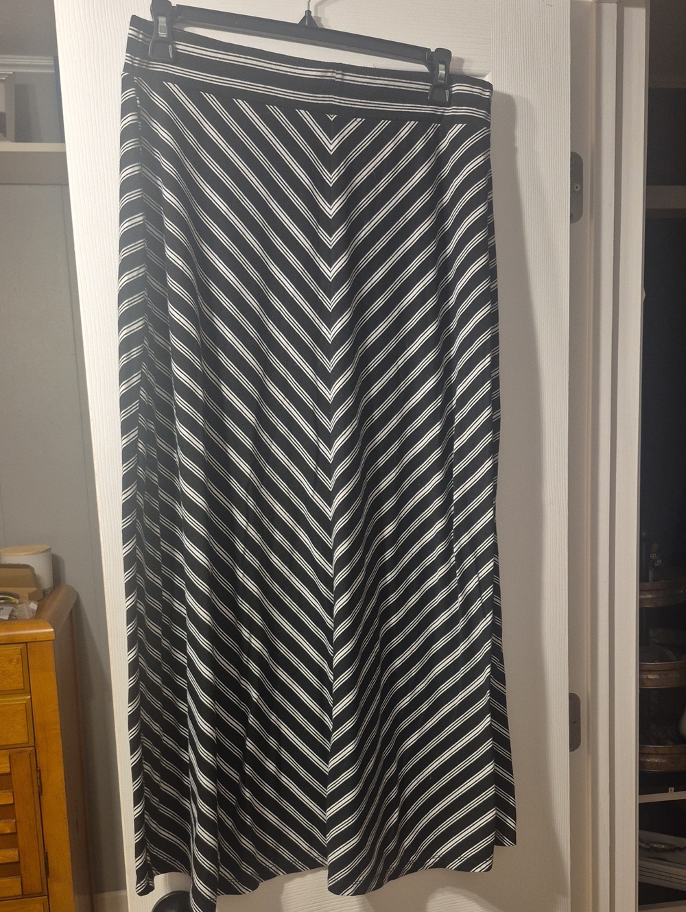Faded Glory Black & White Chevron Maxi Skirt